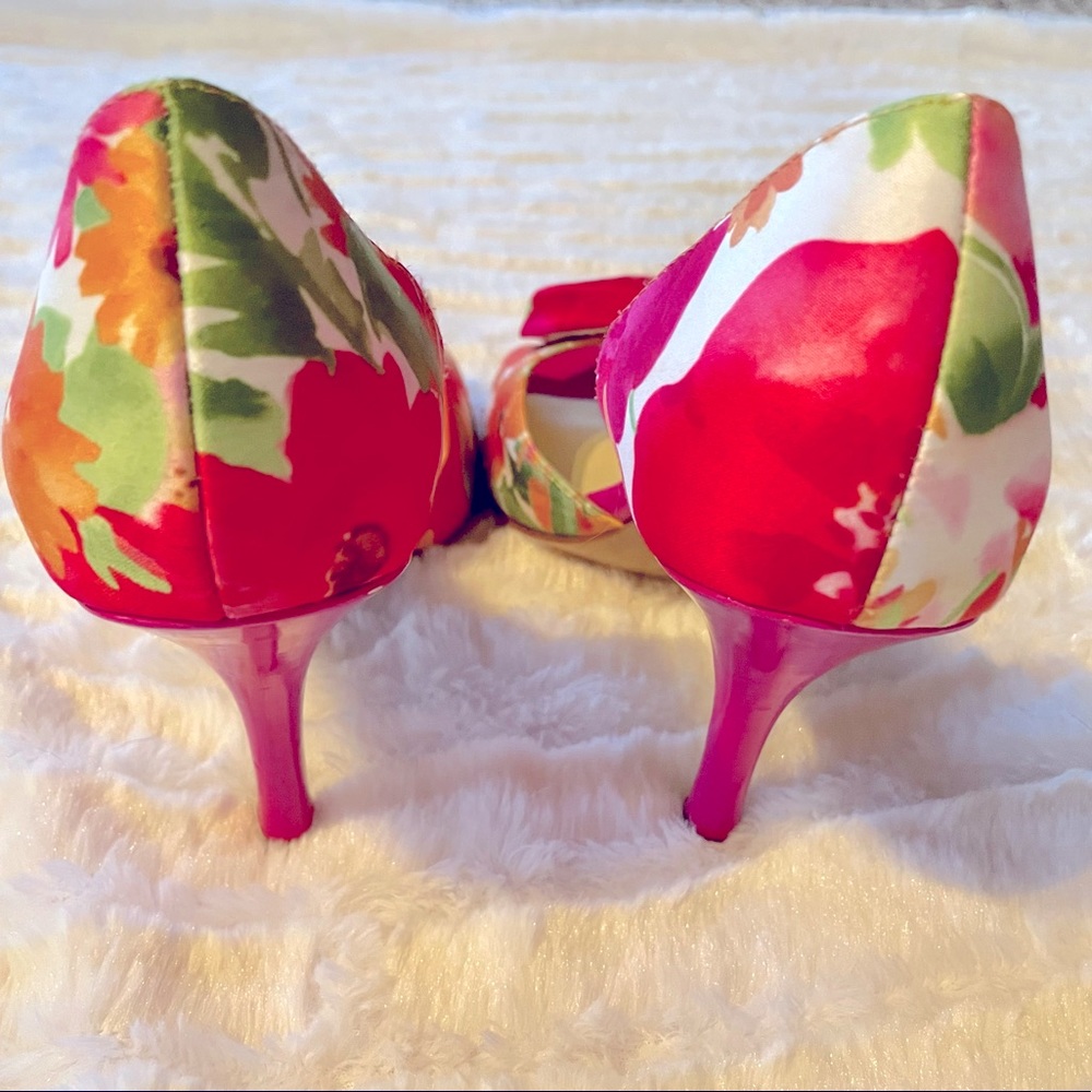 Anne Klein Floral Pumps - Picture 7 of 8